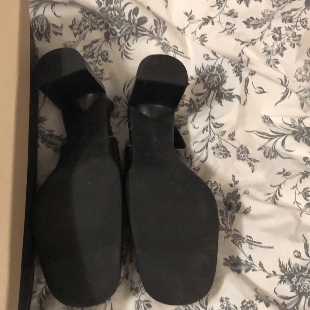 Bass open back wedge dress shoes.  Gently used, black leather, size 8.5 - Picture 3 of 3